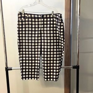 REDUCED!!  Very Cute!!  Womens Capri Pants... Size 18